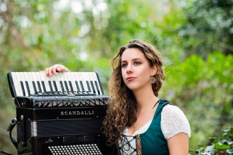 Accordian Lucy